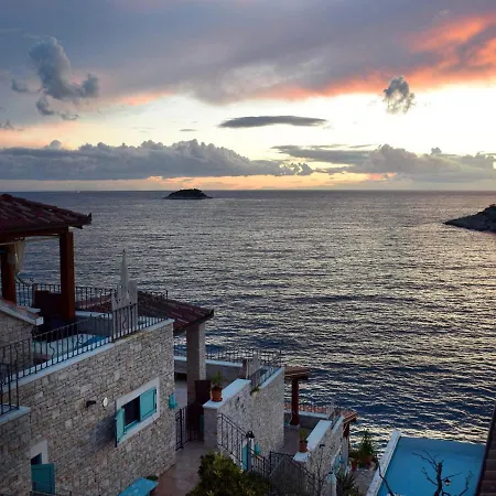 Kamen Blue Vela Luka