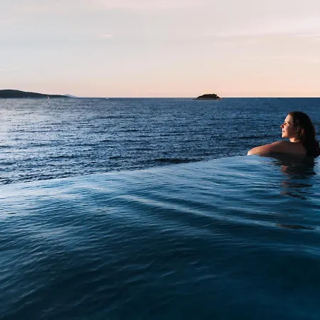 Kamen Blue Vela Luka