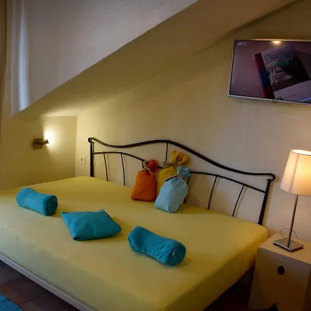 Kamen Blue * Vela Luka