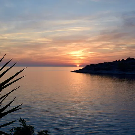 Kamen Blue * Vela Luka